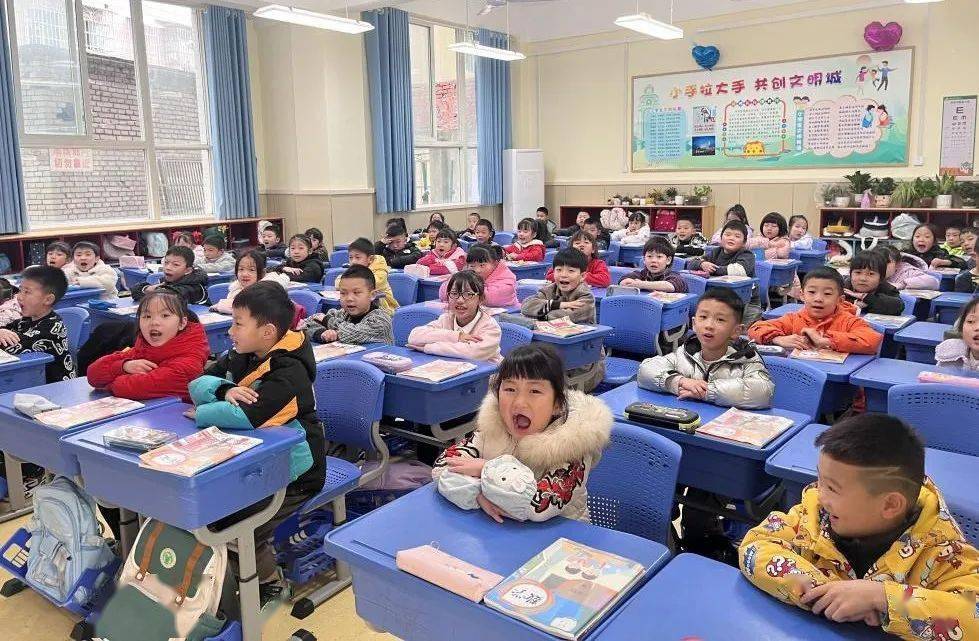 多图直击重庆中小学校开学第一天_师生_未来_主题