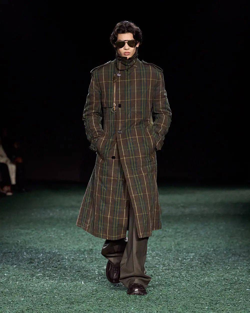 burberry 2024 冬季系列大秀登场04由 g-dragon 主导的 peaceminusone