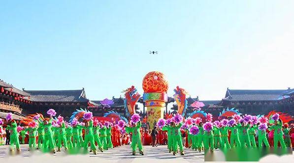 门票,游客多日突破4万人次,其中80%以上为外地游客;大同古都灯会游人