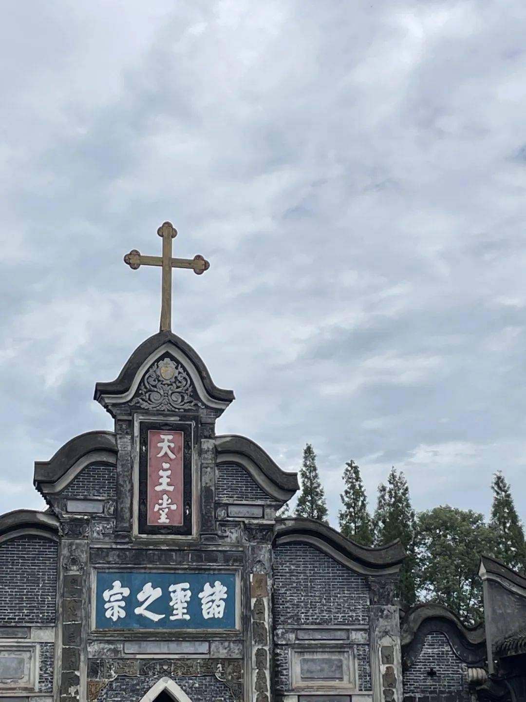 元通古镇@书书●避开人挤人的街道,沿着江边一路往回走.