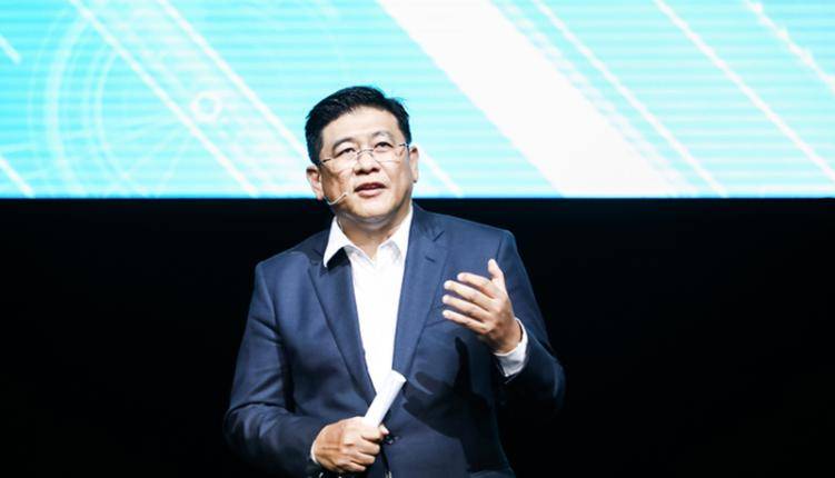 这位潮州人曾是大众最牛华人高管,他下场造车,引来中东土豪入局投资