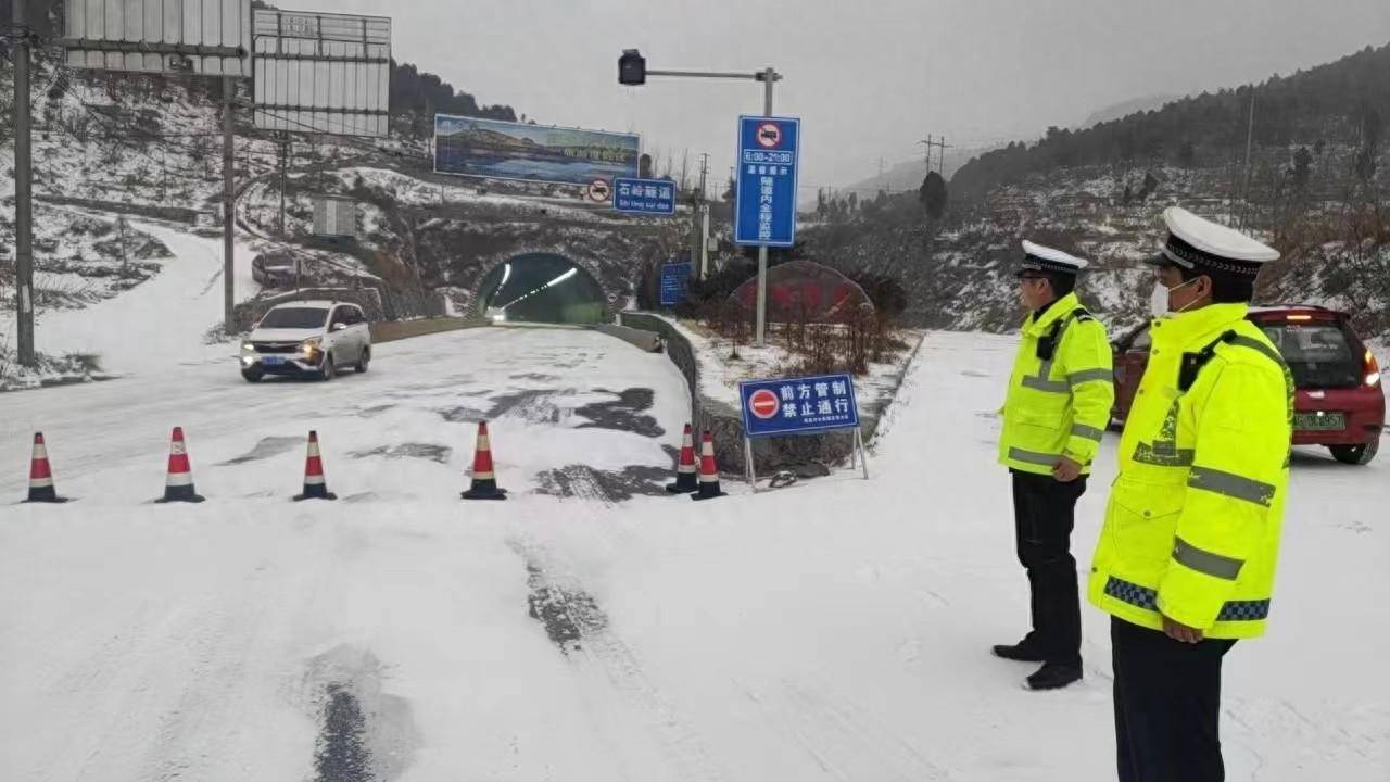 冒严寒 战风雪 新乡公安为平安路添"警"色_天气_群众_人民