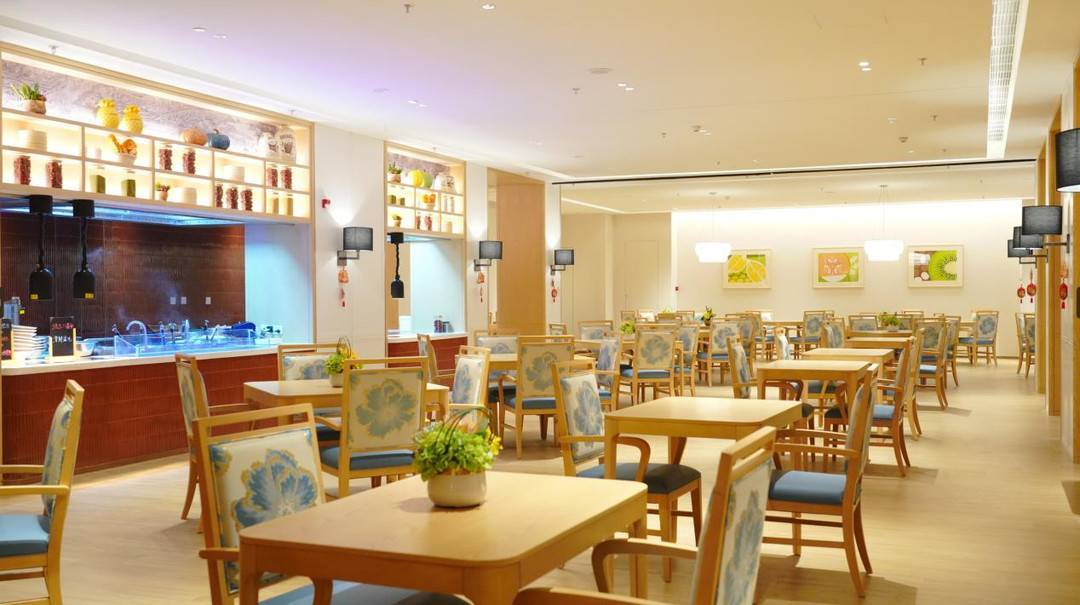 泰康之家·蜀园7号楼餐厅据了解,泰康之家·蜀园项目二期7号楼目前已