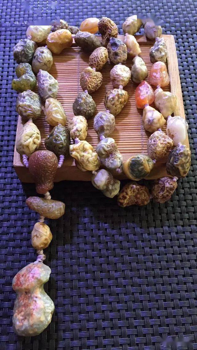 沙漠捡石头,去看看蚂蚁森林种的树,可是我害怕……_带着_世界_紫葡萄