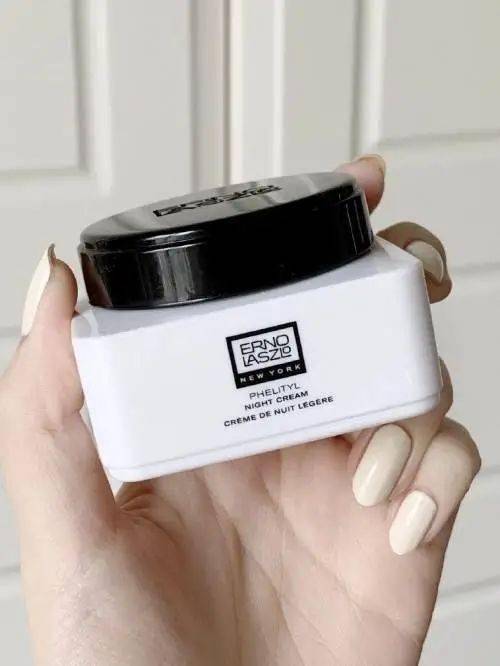 维稳滋润修复是一瓶好面霜的基操,豆腐霜走的就是修复皮肤问题让皮肤