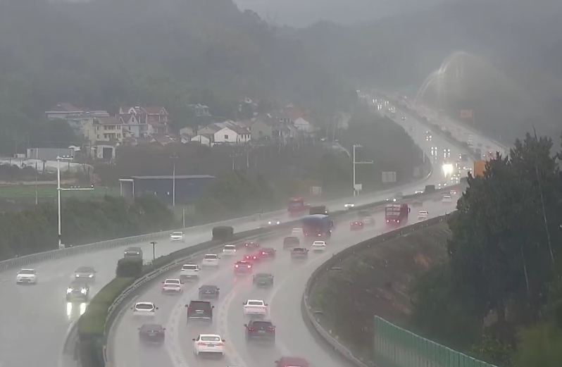 g60杭金衢高速:35k至36k(西小江大桥)路段,197k至198k(浦阳江大桥)