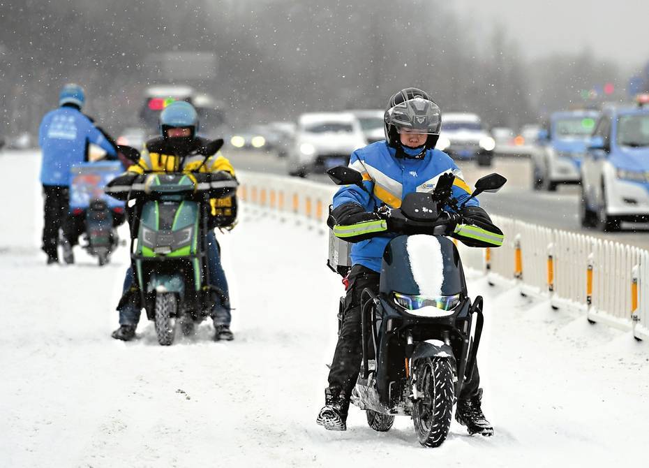 我省降雪持续 外出防寒防滑_景区_演出_游客