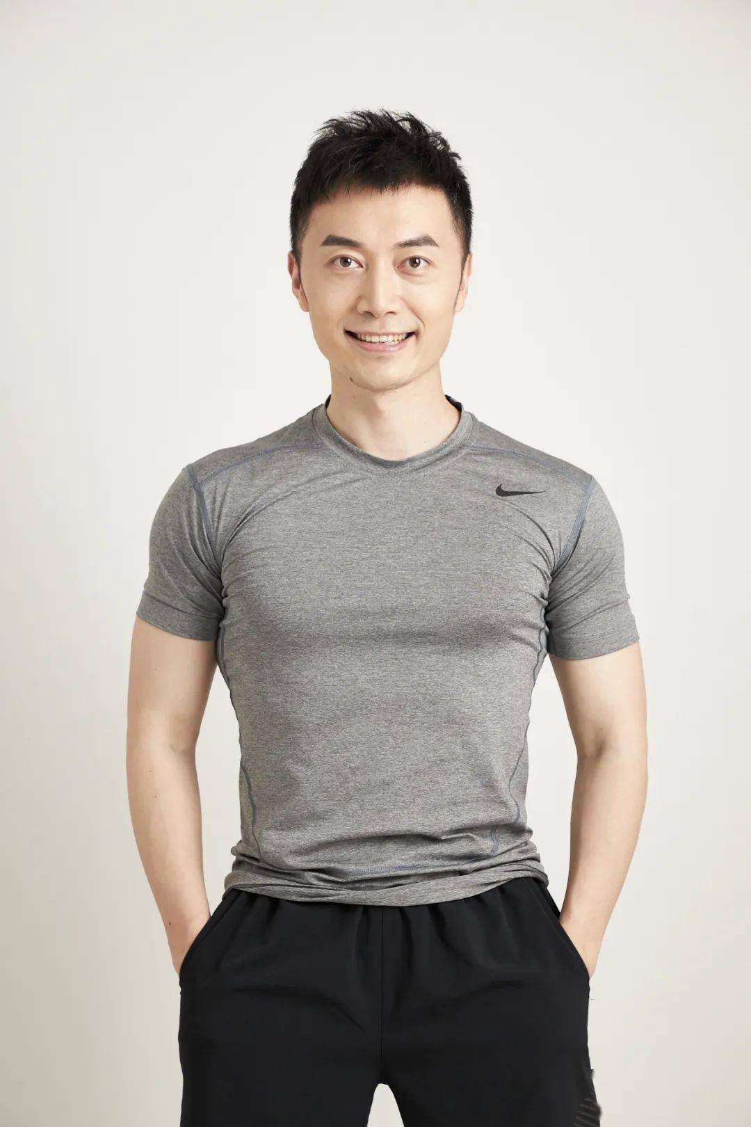 "赘肉克星"-魏巍教练帮助10万 人平均甩肉8jin的《一代宗师》的速瘦