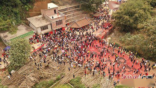 广西容县浪水镇:抢炮过盛会 万人祈丰年_活动_彩头_民俗