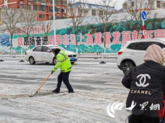 微山交警严阵以待应对低温雨雪冰冻恶劣天气_微山县_路面_交通