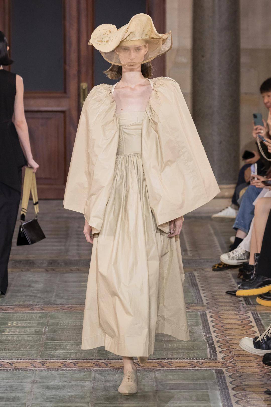 8家中国品牌入选新一季巴黎时装周官方日程_et_chen_la