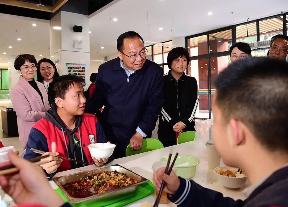 王力调研玉溪一中时强调:以崭新姿态当好玉溪基础教育标杆,努力办好