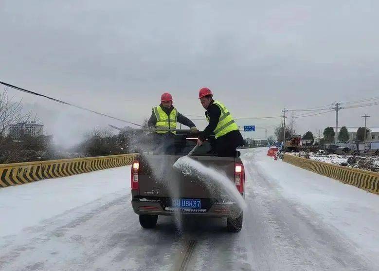 铲雪除冰宣传报道图片