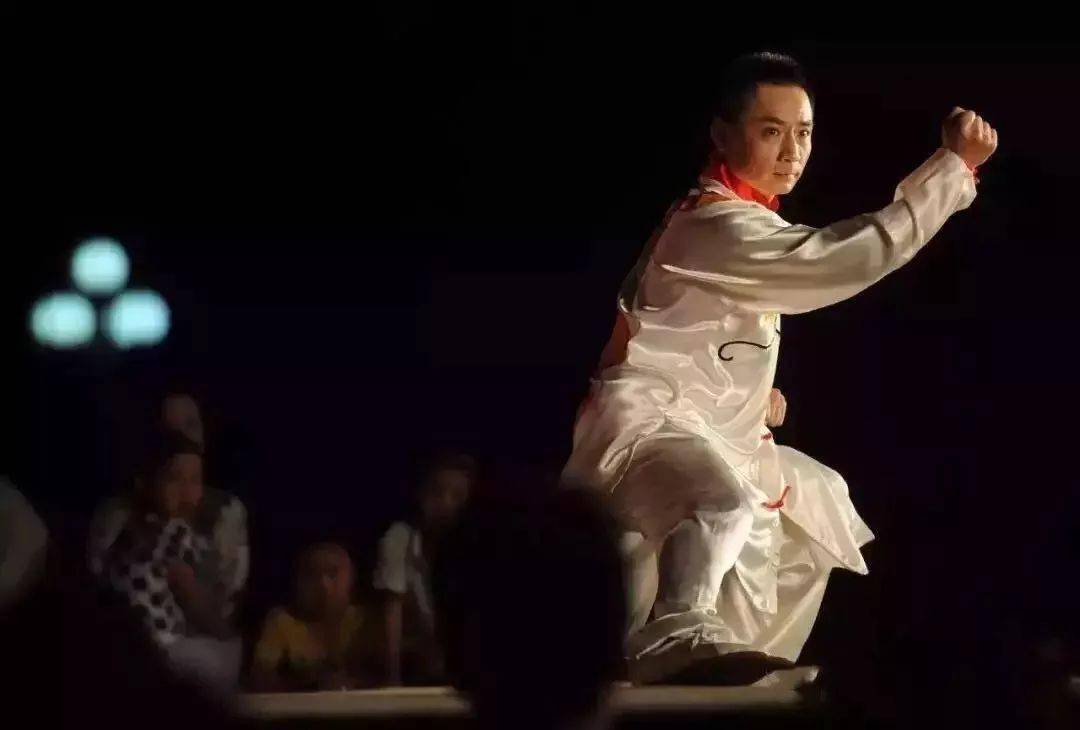 太极8段锦式慢动作视频(太极八段锦教学视频八段锦动作讲解)