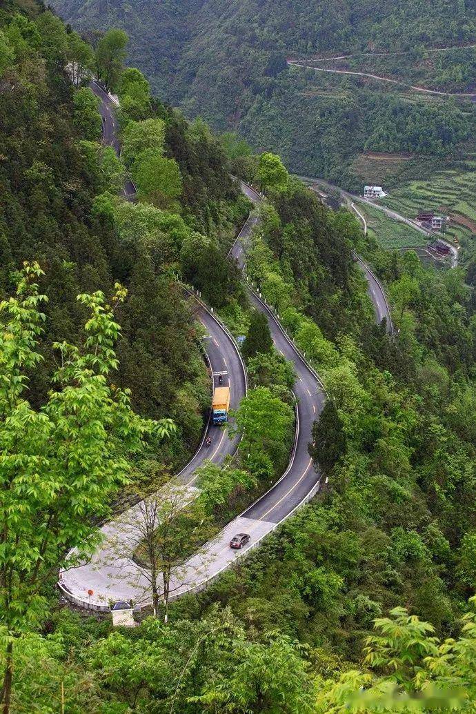 老司机都不敢自驾的【中国十大最弯公路】,开过一条算你厉害