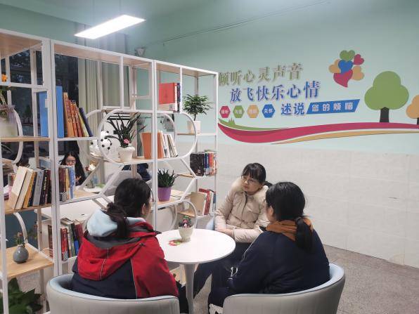 和作用,减少学生的病耻感,望城一中的老师们还特意在这里备上了糖果