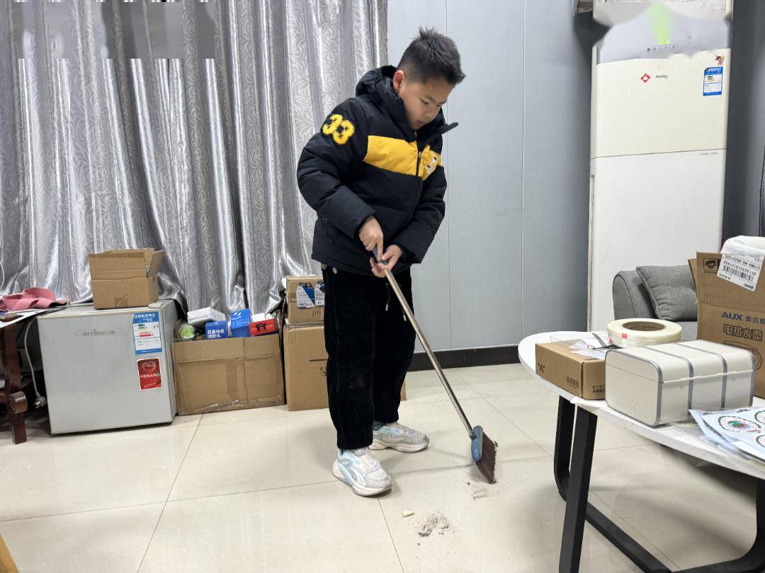 天寒心暖,寒假劳动干劲足——记503班寒假劳动活动_妈妈_盘子_桌子