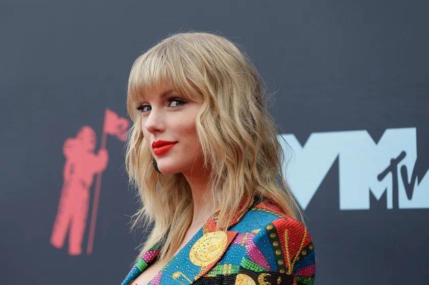 泰勒·斯威夫特长红16年的秘密何在?_情感_美国_专辑