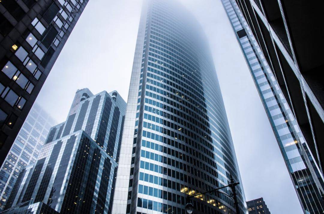 去年裁员超6万人,这家大行逆势招人_摩根士丹利_大通_员工