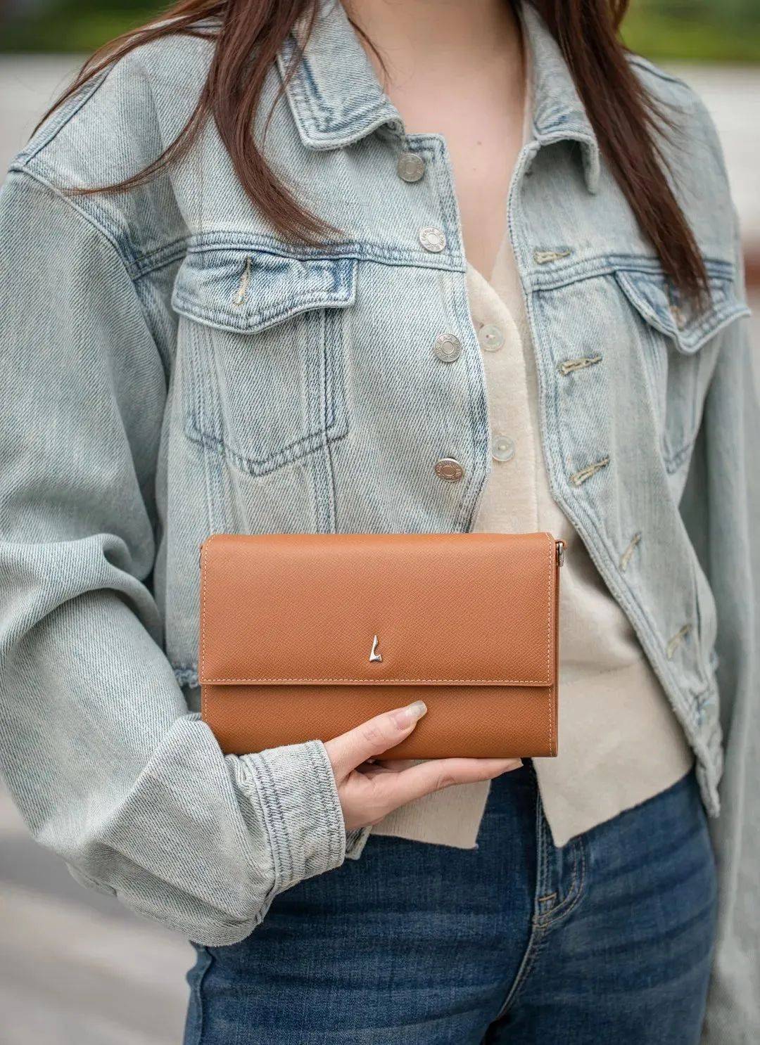 charm lord还很年轻,创立于2020年,在ins上已经小有名气,很多穿搭博主