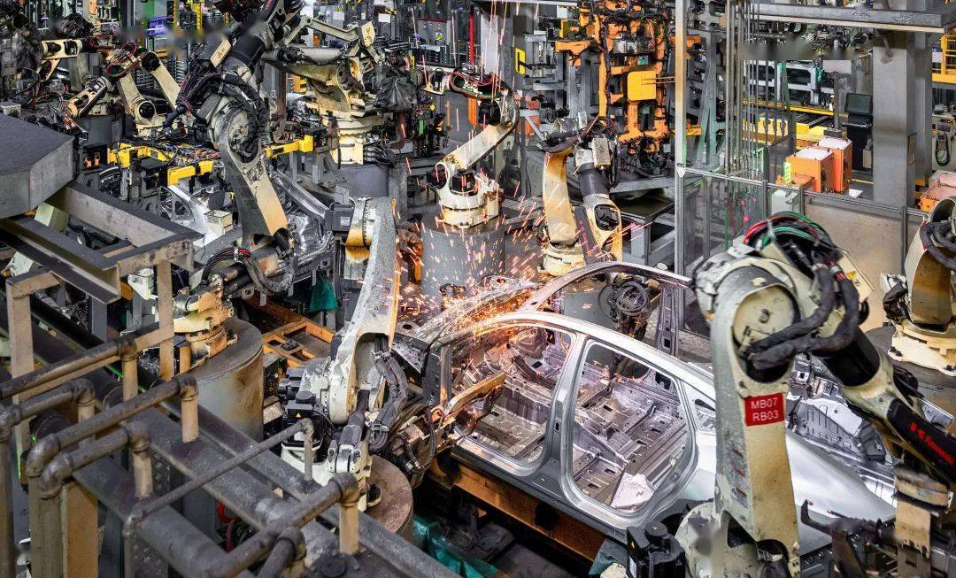 长安系汽车的周销量更是达到2.83万辆,排名全国前五.