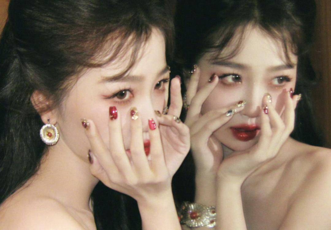 像这个虞书欣美甲我已经看见一堆子人做了同款,不愧是行走的美甲种草