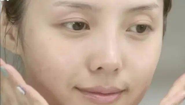 倪妮分享护肤法:一天敷两张面膜,认为卸妆=用洗洁精洗脸_按摩_肌肤