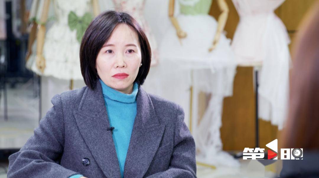 2021年,在全国乡村振兴职业技能大赛,他获得美发师项目冠军.