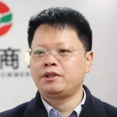 霍山农商银行党委副书记,行长 杨益通过主动上门问需,创新产品服务