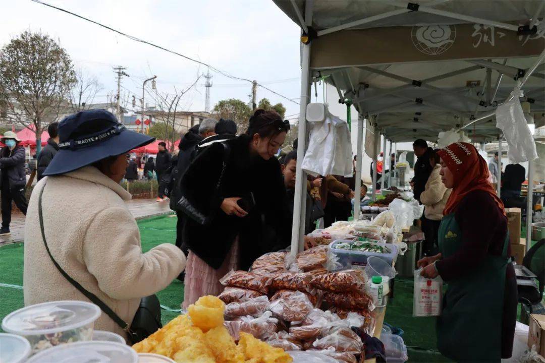 "将弥渡好物带回家"!众多特色商品受追捧_游客_玫瑰_产品