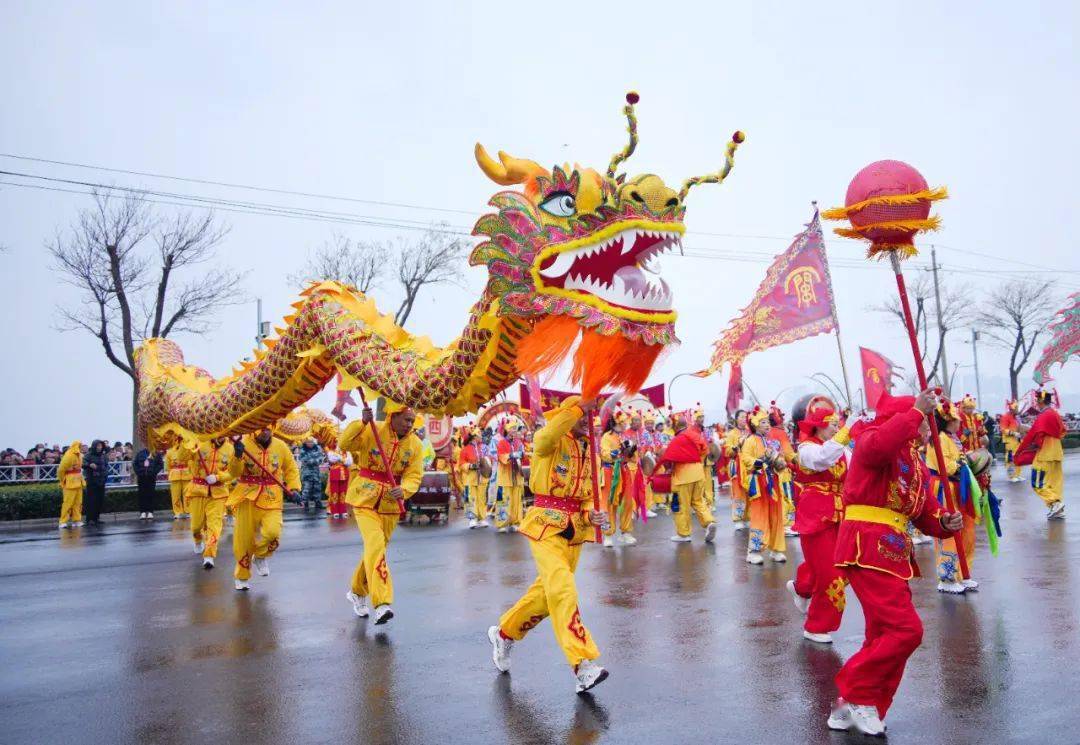 山西各地舉行豐富多樣的活動,人們一起歡度元宵佳節2月24日,正月