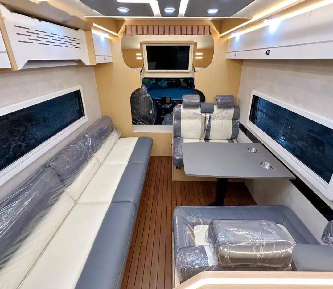 16 北京房车展丨瑞驰陕汽德龙k5000 双卡座布局 豪华移动堡垒_搜狐