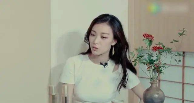 倪妮分享护肤法:一天敷两张面膜,认为卸妆=用洗洁精洗脸_按摩_肌肤