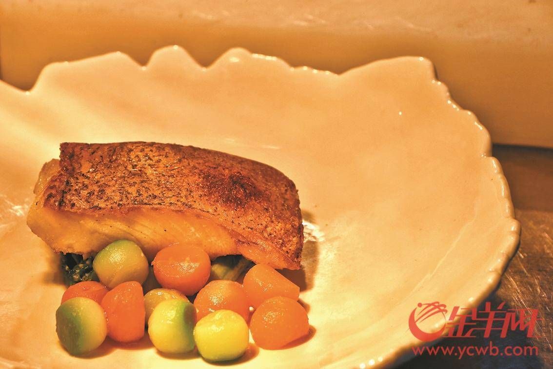 于是在大学毕业后,吴绰夫选择进入法国蓝带厨艺学院澳大利亚分校深造.