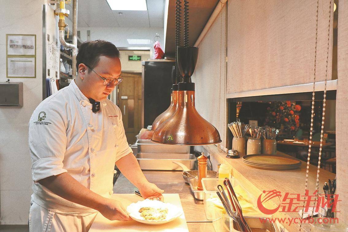 吴绰夫:可能是美食界最会弹钢琴的厨师_餐厅_音乐_一家