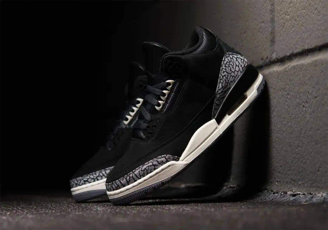 觉得贵的小伙伴直接等 24 年底的黑水泥 air jordan 3 就完事了.