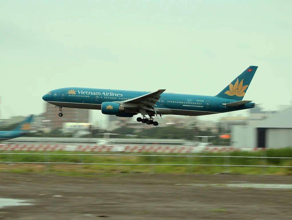 越南航空2023年全年净损高达近6万亿越盾_亏损_公司_收入