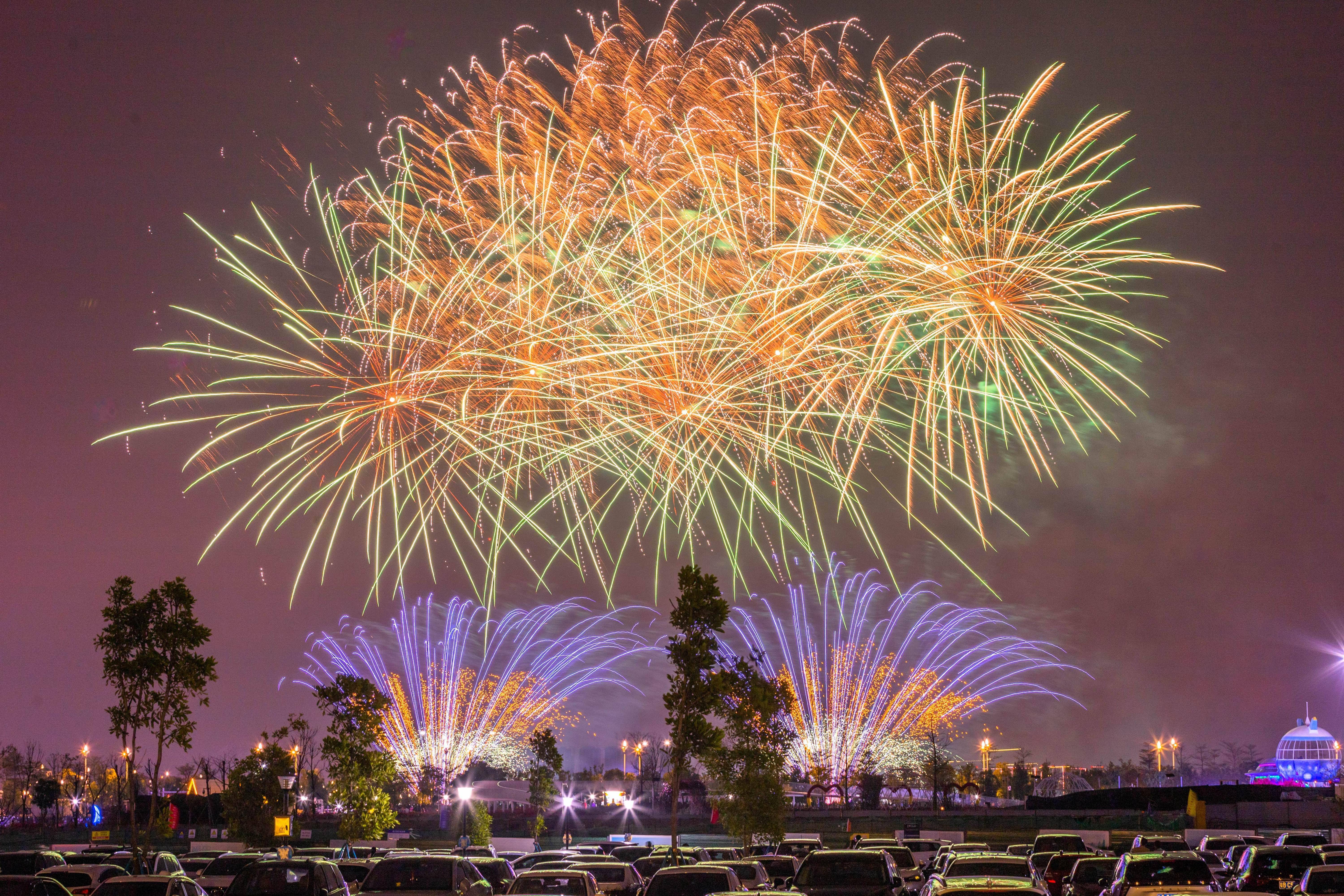 东莞滨海湾绝美烟花图来了_郭文君_刘婉馨_辉煌