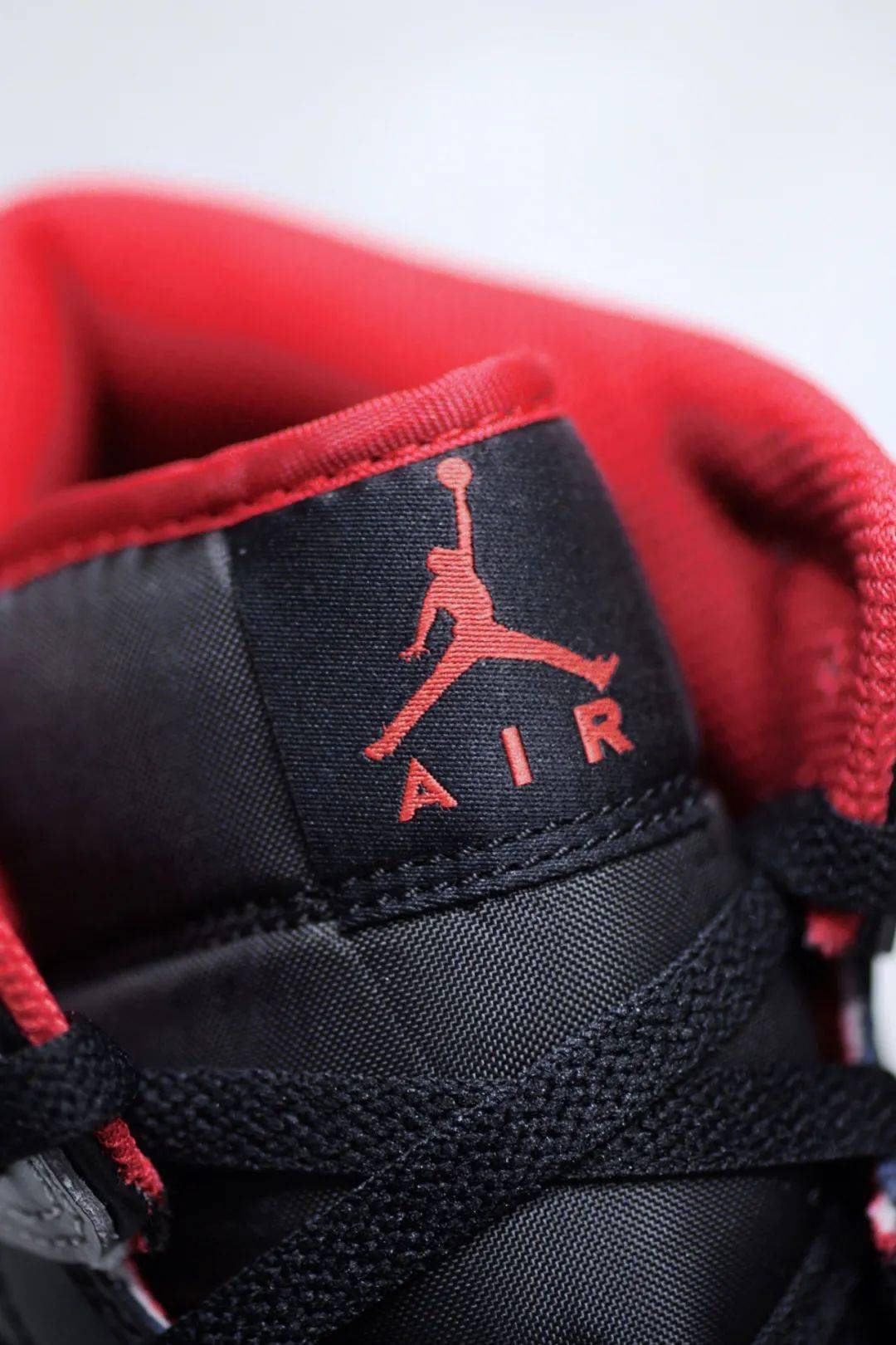 air jordan 1 mid "black and cement grey"|soar 限量发售_设计_火焰