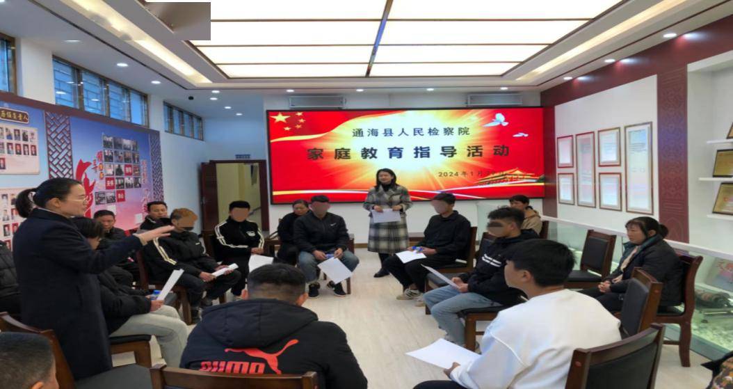 丽江市妇联邀请市家庭教育讲师团专家,为永胜县三川镇梁官中学的学生