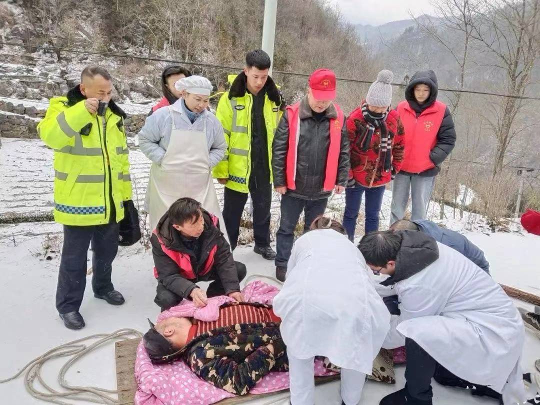 湖北宜昌山区紧急救援!