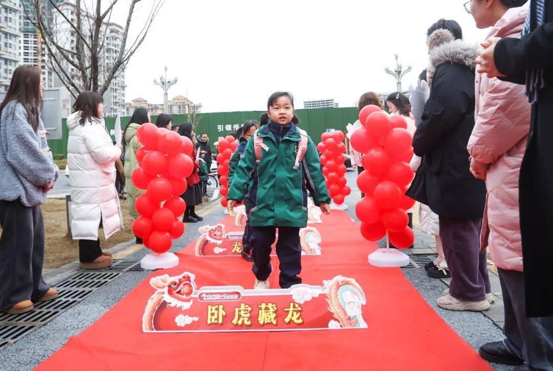 贵安新区3.8万余名中小学生迎来新学期_工作_校园_贵阳市