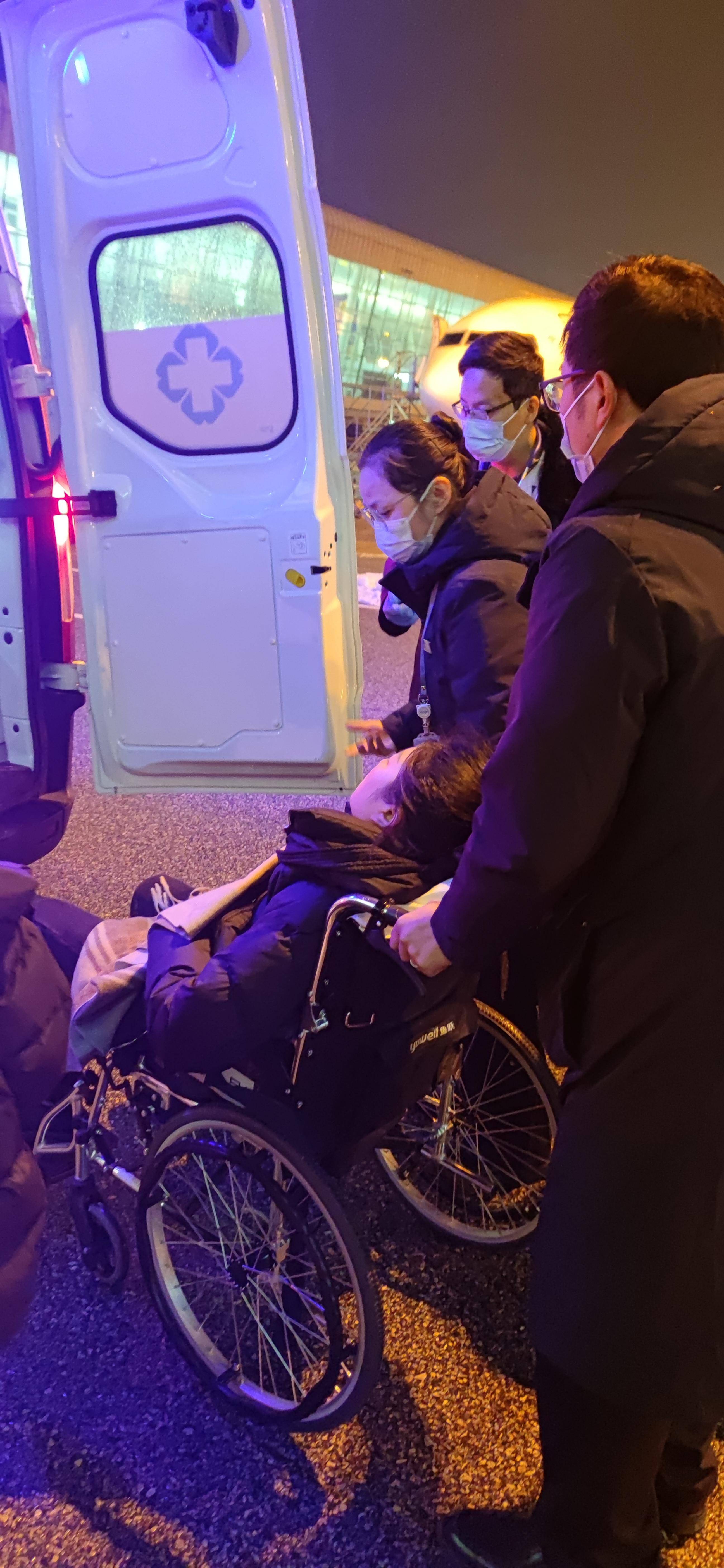 得知带娃女乘客突发不适,一场"暖心接力"在武汉展开_旅客_李诗敏_特服