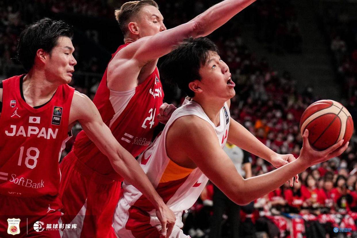 媒体人:杨瀚森的低位单打在fiba没用 小崔要打更多高水平的比赛_进攻