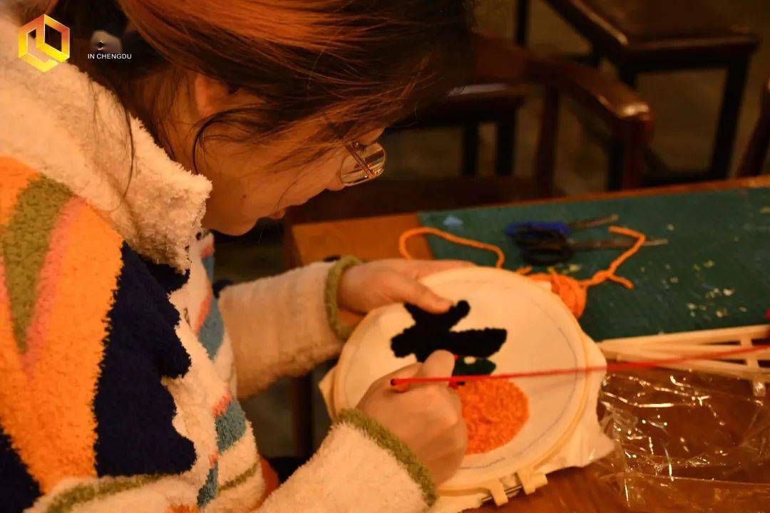 手工体验课 新年戳戳绣2月23日,青羊区青年之家举办喜乐平安闹元宵