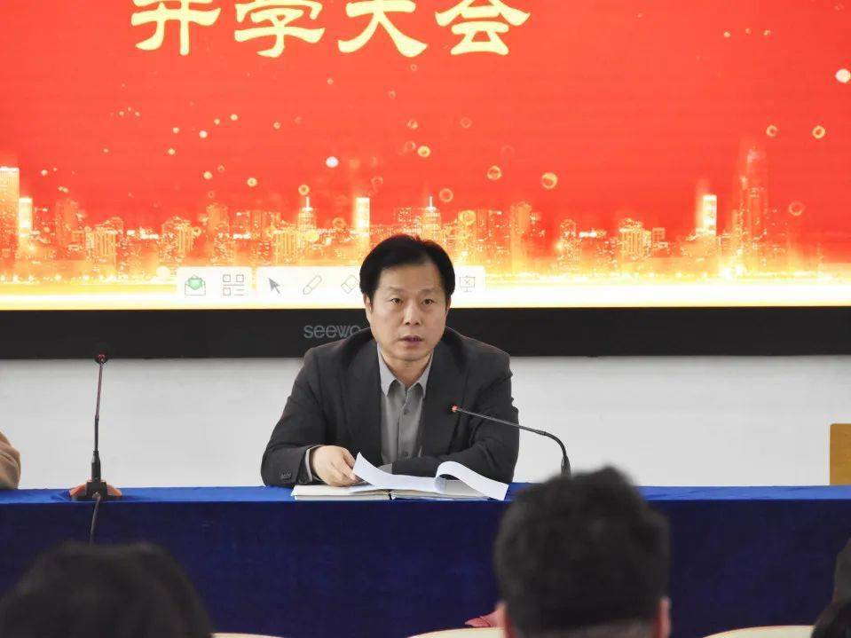 李书记指出,各科教师应夯实教学常规,加强教研培训,制定详实计划,开展