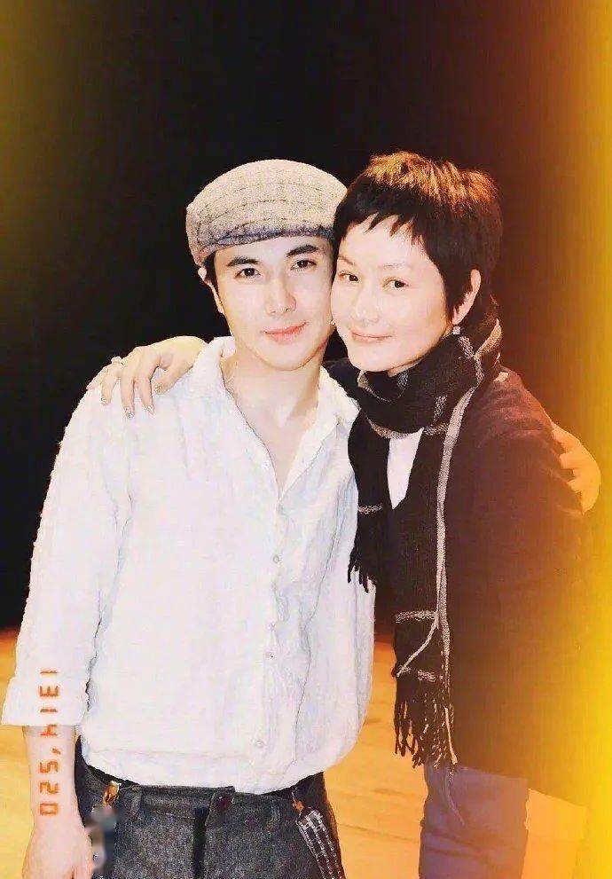 沈腾,180亿:人到中年,意外暴富_李焕英_电影_因为