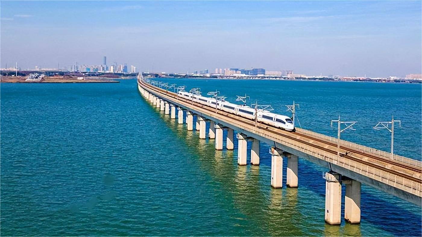 我们有世界第一铁路长桥——丹昆特大桥,全长164.