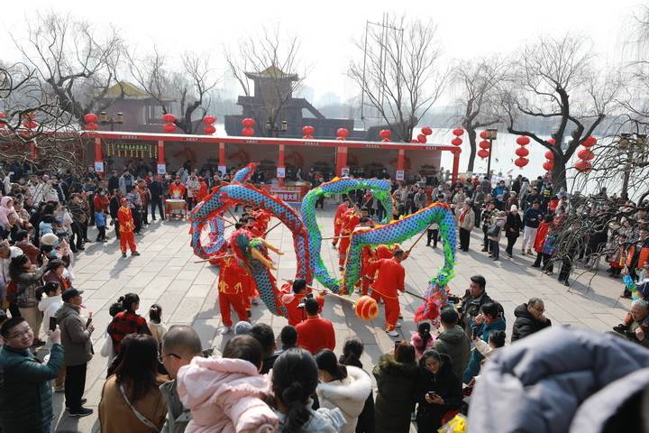 济南大明湖文化庙会民俗表演展现传统文化魅力