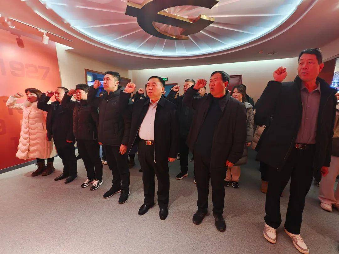 滑州""不忘初心 牢记使命"两层主题展厅,聆听了暴方子勤廉典型事迹